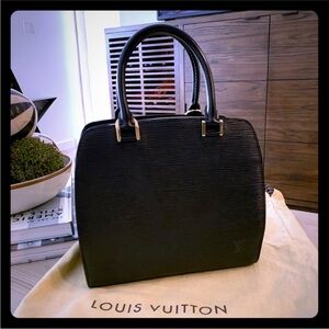 Louis Vuitton Epi Leather Pont-Neuf Handbag